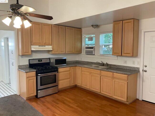 512 E St-Unit -C in Antioch, CA - Building Photo - Building Photo