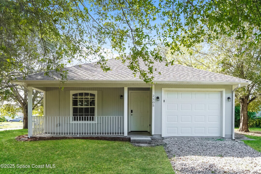 2305 13th Pl SW in Vero Beach, FL - Building Photo