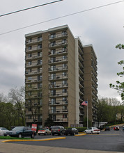 Senior Chateau On the Hill in Cincinnati, OH - Building Photo - Building Photo