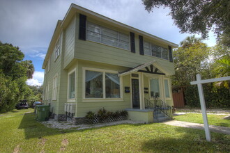 1720 W Hills Ave in Tampa, FL - Foto de edificio - Building Photo