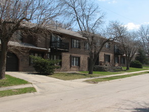 Madison Court Apartments in Omaha, NE - Building Photo - Building Photo