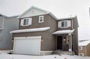 3013 South Red Pine Drive in Saratoga Springs, UT - Building Photo