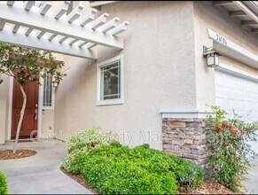 26506 Morro Bay Dr in Santa Clarita, CA - Building Photo - Building Photo