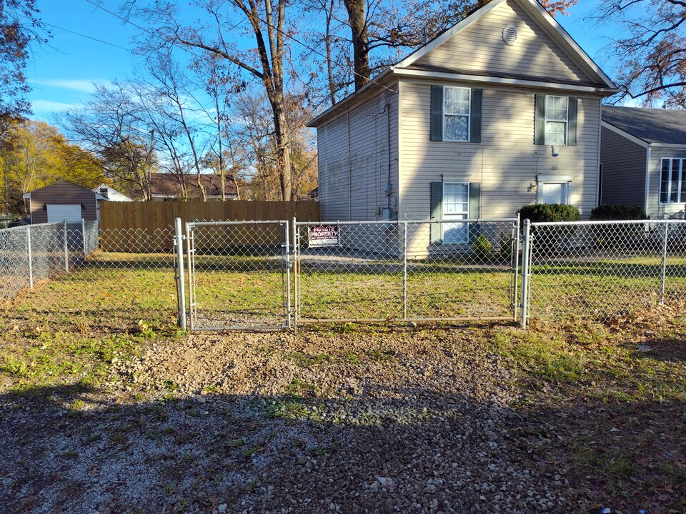 4013 Churchman Ave in Louisville, KY - Building Photo