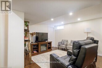 341 Vesta Rd in London, ON - Building Photo - Building Photo