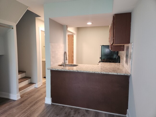 454 W Barry Ave, Unit 4