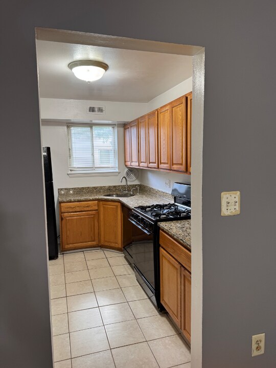 11318 Cherry Hill Rd in Beltsville, MD - Building Photo