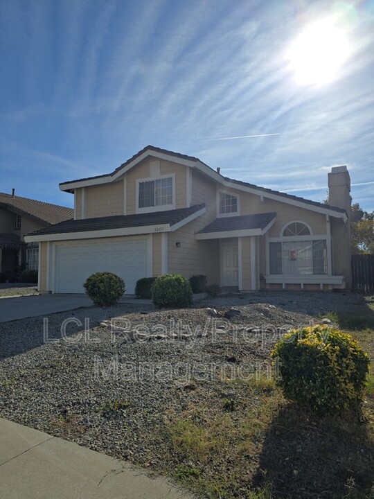 21427 Blossom Hill Ln in Moreno Valley, CA - Building Photo