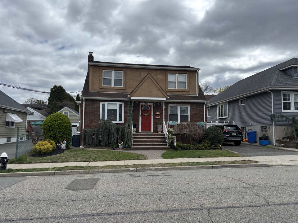 65 Newby Ave, Unit Floor 2 in Woodland Park, NJ - Foto de edificio