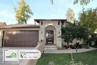 875 Lakeview Dr in Redding, CA - Building Photo - Building Photo
