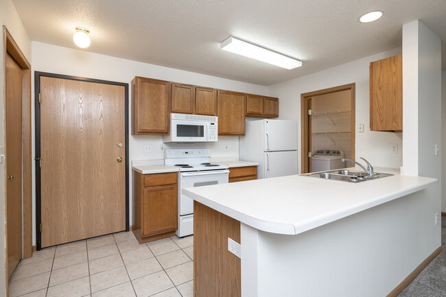 Woodhaven Place II in Fargo, ND - Building Photo - Interior Photo