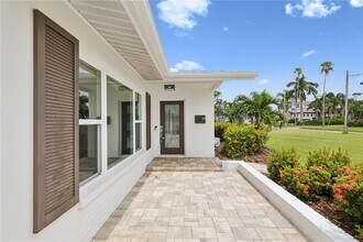 3800 Bayshore Blvd NE in St. Petersburg, FL - Building Photo - Building Photo