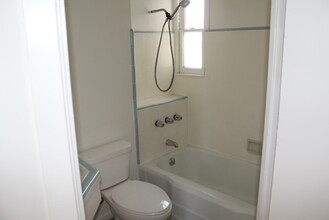 14431 1/2 Califa St, Unit 14431 1.5 in Van Nuys, CA - Foto de edificio - Building Photo