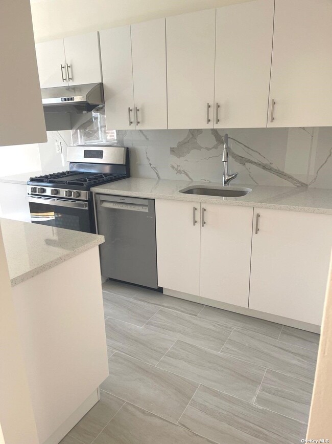 84-09 60th Rd in Queens, NY - Building Photo - Building Photo