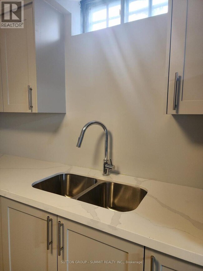 1521 Willow Way in Mississauga, ON - Building Photo - Building Photo