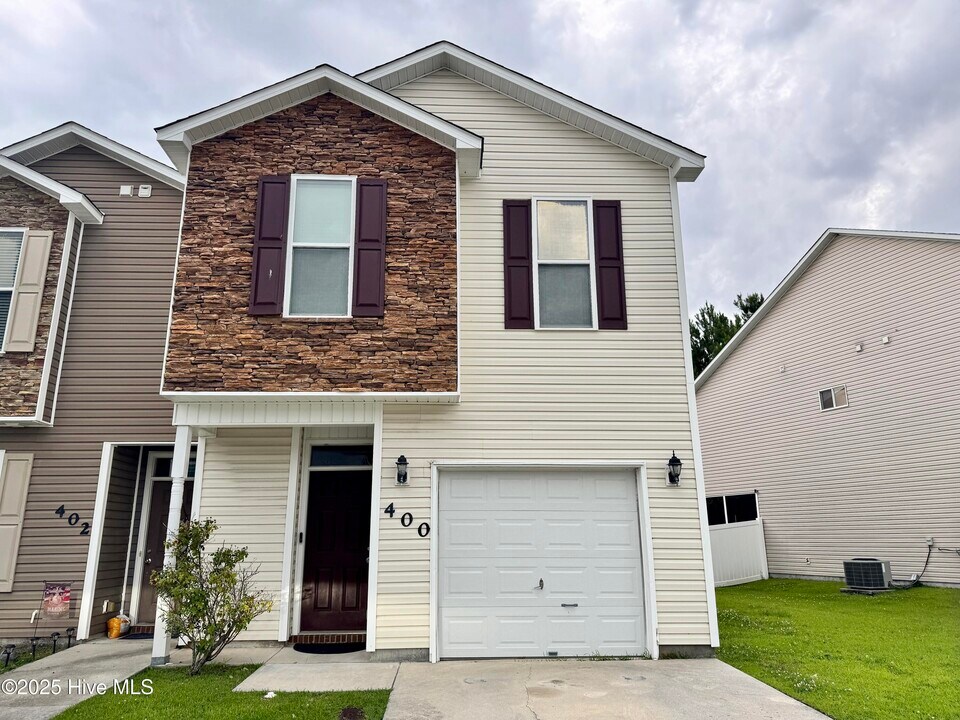 400 Glenhaven Ln in Jacksonville, NC - Building Photo