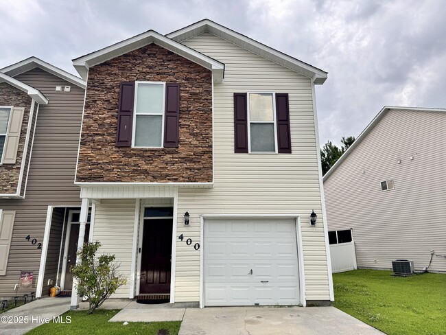 property at 400 Glenhaven Ln