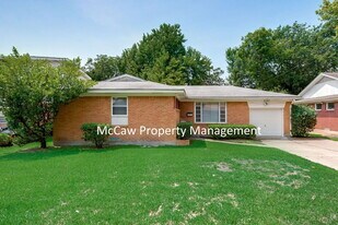 2149 Utica Dr in Dallas, TX - Building Photo