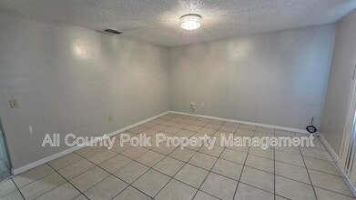 2336 Chestnut Hills Dr in Lakeland, FL - Building Photo - Building Photo