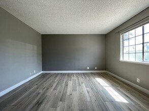 7086 Burcot Ave in Las Vegas, NV - Building Photo - Building Photo