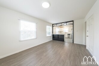 4220 Ventura Canyon Ave in Los Angeles, CA - Building Photo - Building Photo