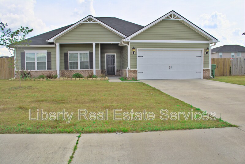 729 Burke Dr in Hinesville, GA - Building Photo