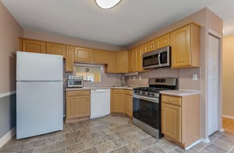 403 Red Crest Ln in Branchburg, NJ - Foto de edificio - Building Photo