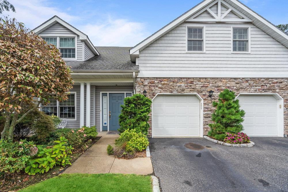 144 Pond View Dr in Port Washington, NY - Building Photo