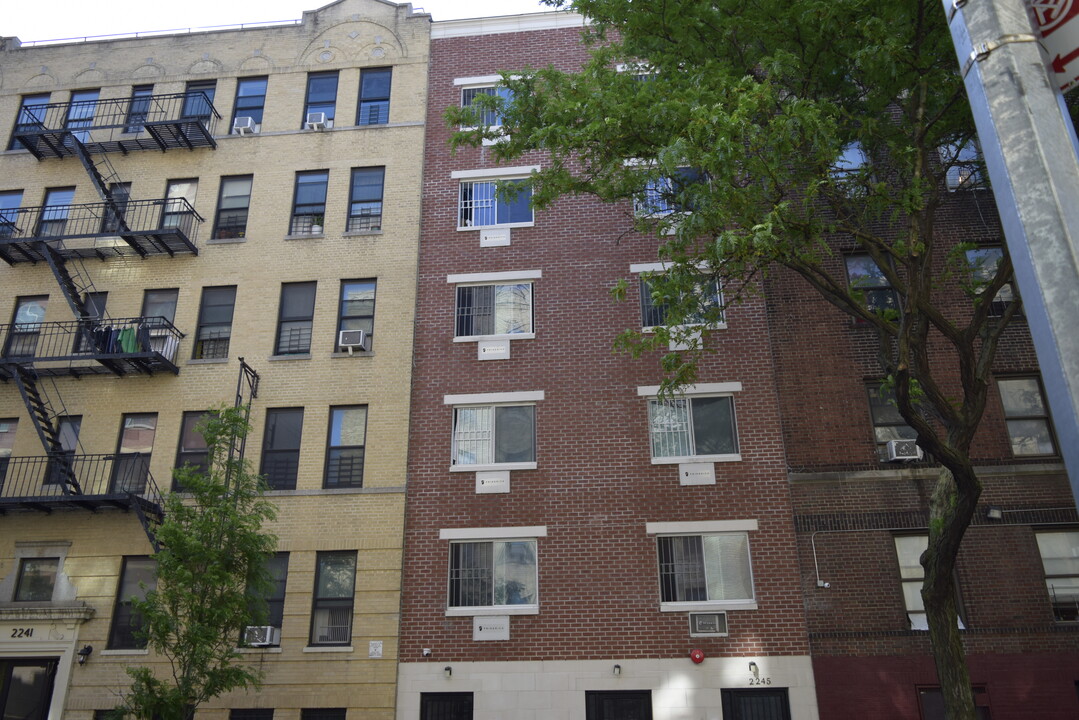 2245 Creston Ave in Bronx, NY - Building Photo