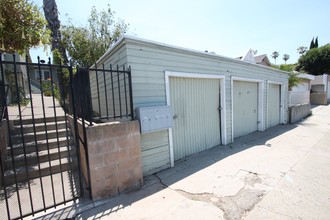 735 W Santa Cruz St in San Pedro, CA - Building Photo - Building Photo