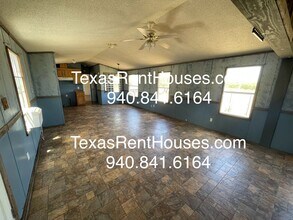 288 E Little Lease Rd in Holliday, TX - Building Photo - Building Photo