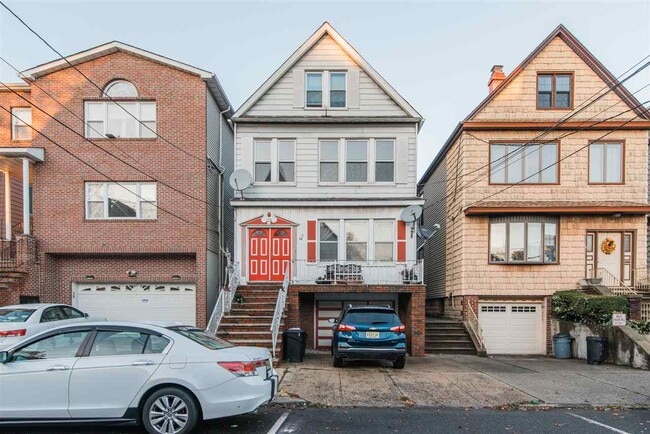 property at 13 W 27th St