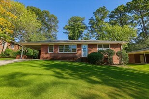 1052 Holly Cir in Forest Park, GA - Building Photo