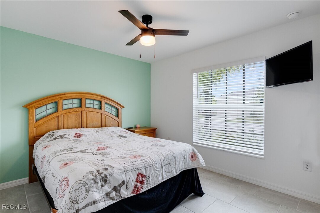 3856 Treasure Oak Wy in Ft. Myers, FL - Foto de edificio