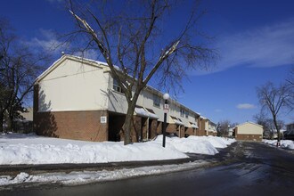 2451 Bridletowne Cir in Toronto, ON - Building Photo - Building Photo