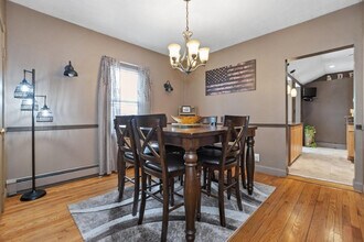 28 Ash St in Waltham, MA - Building Photo - Building Photo