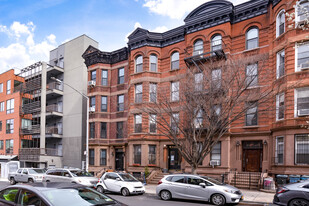 17 Saint Johns Pl Apartments