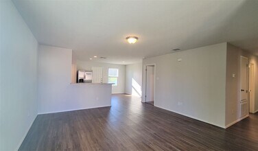 7136 Quarter Moon in Converse, TX - Building Photo - Building Photo