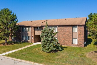 Carriage Cove in Canton, MI - Foto de edificio - Building Photo
