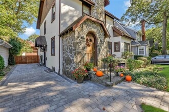 65 Larch Ave in Floral Park, NY - Building Photo - Building Photo