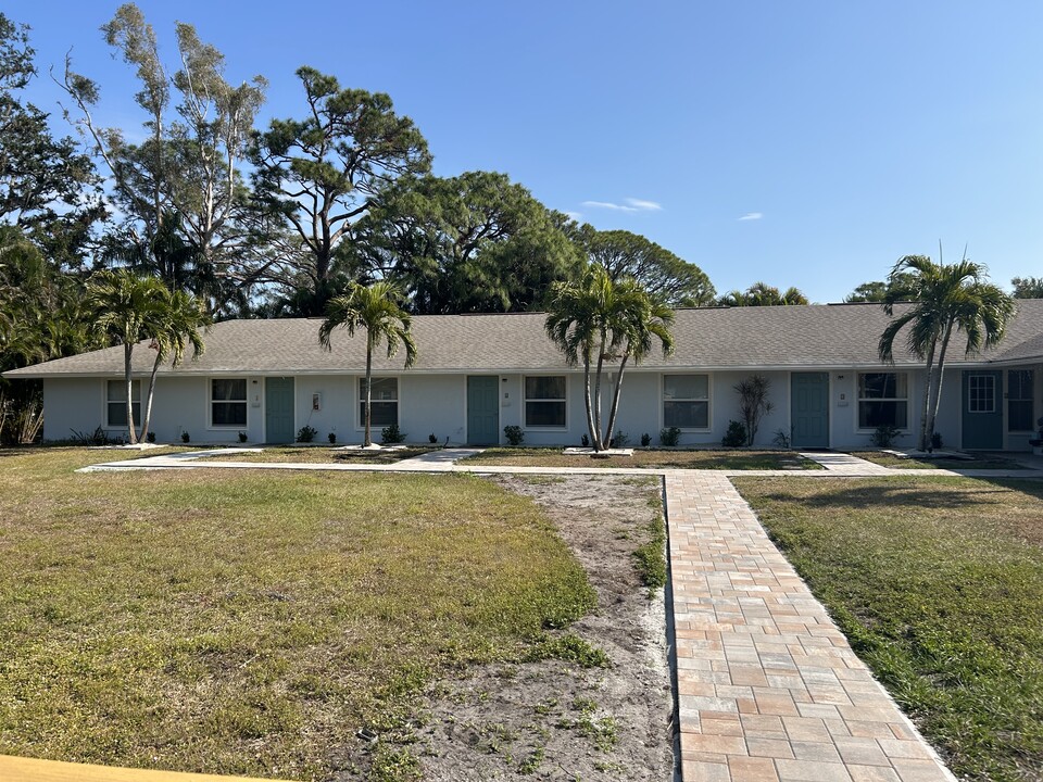 4008 Groveland Ave in Sarasota, FL - Building Photo