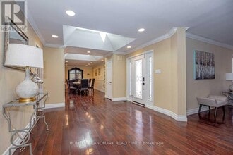 2301 Bennington Gate in Oakville, ON - Building Photo - Building Photo