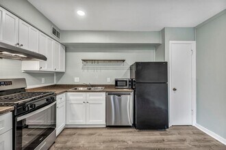 2808 Skyway Cir in Austin, TX - Building Photo - Building Photo