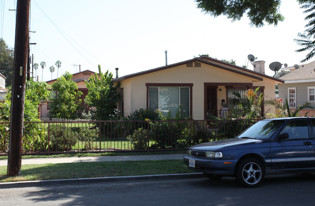 6816 Corona Ave in Bell, CA - Building Photo - Building Photo