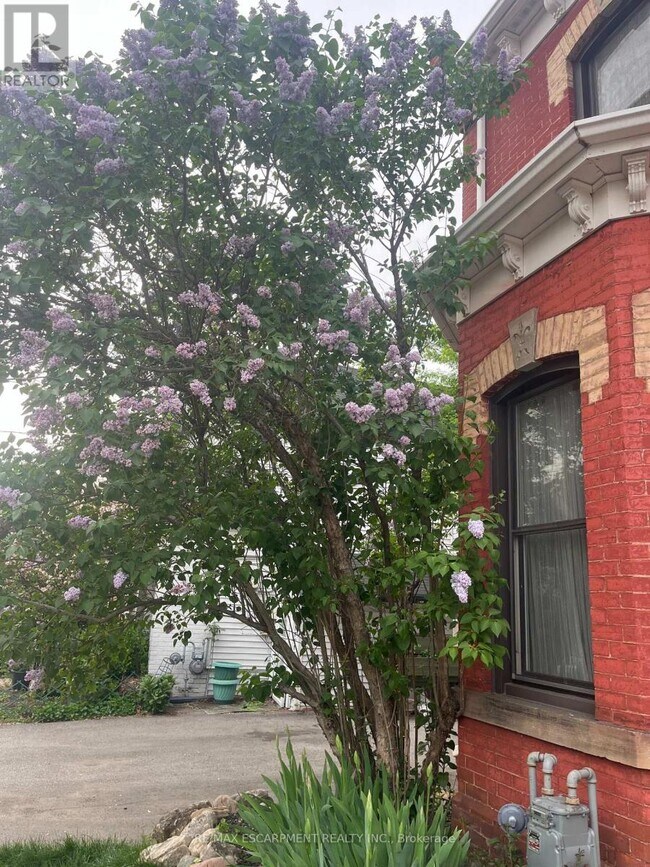 276 Hunter St W in Hamilton, ON - Building Photo - Building Photo