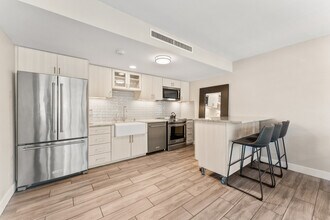 688 McVey Ave in Lake Oswego, OR - Building Photo - Building Photo