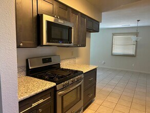 1571 Lowery St in Porterville, CA - Building Photo - Building Photo