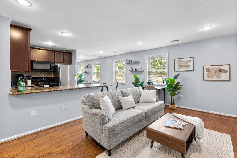 11770 Carriage House Dr in Silver Spring, MD - Foto de edificio