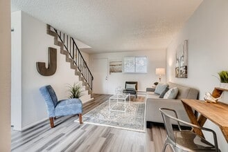 2701 J St NE in Auburn, WA - Building Photo - Building Photo