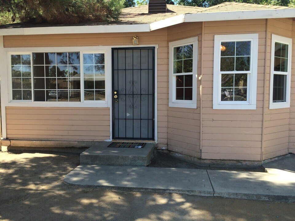 415 Jeffrey St in Bakersfield, CA - Building Photo